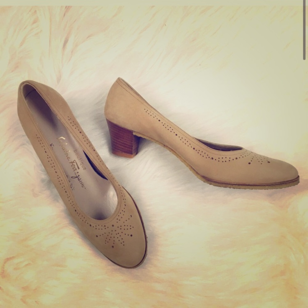 Vintage Salvatore Ferragamo Tan Laser Cut Heels